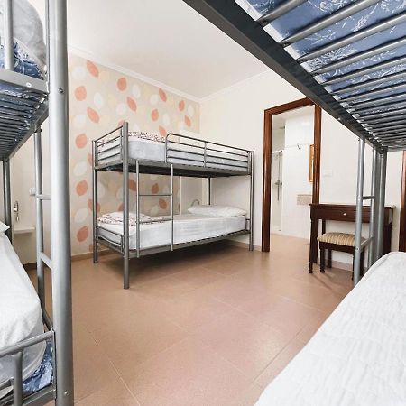Albergue O Cruceiro Кальдас-де-Рейес Экстерьер фото